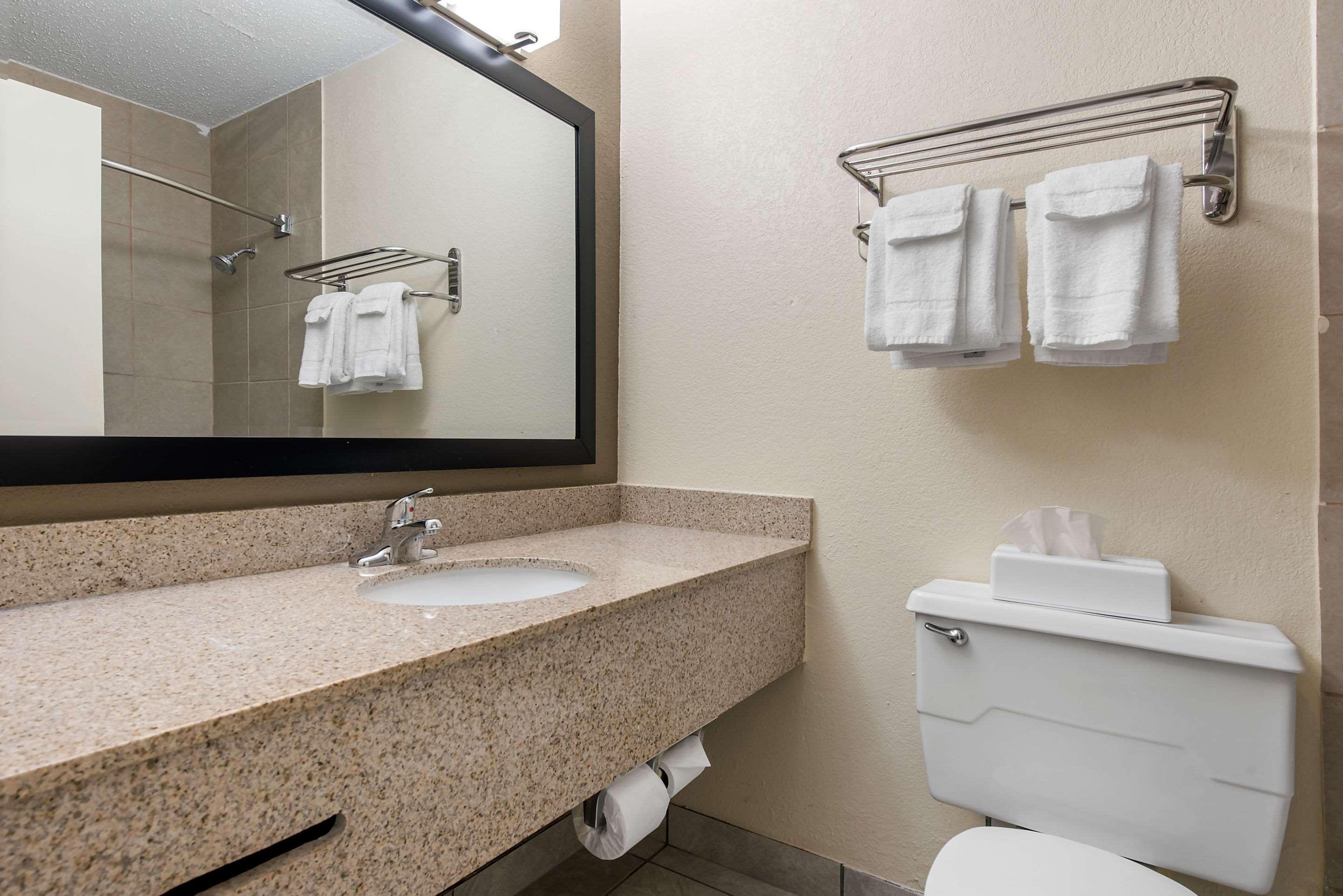 Quality Inn & Suites Lafayette I-65 מראה חיצוני תמונה