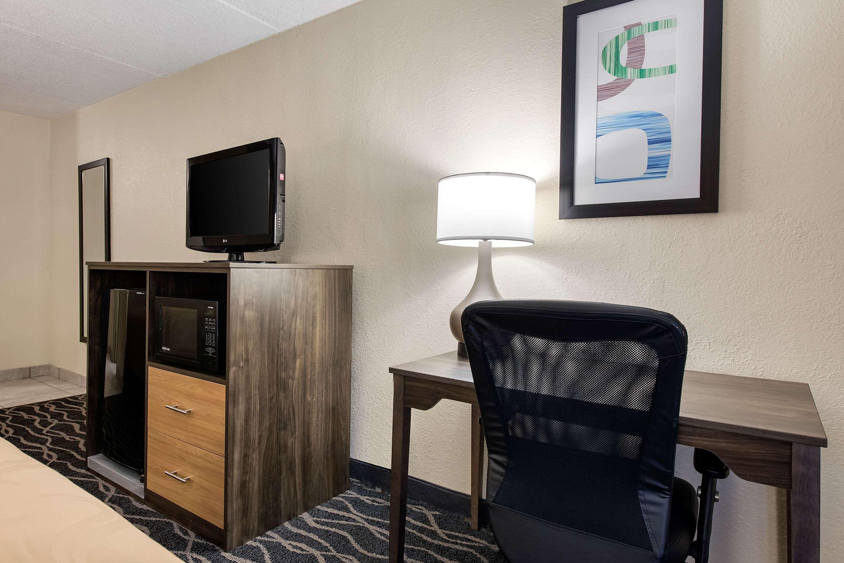 Quality Inn & Suites Lafayette I-65 מראה חיצוני תמונה