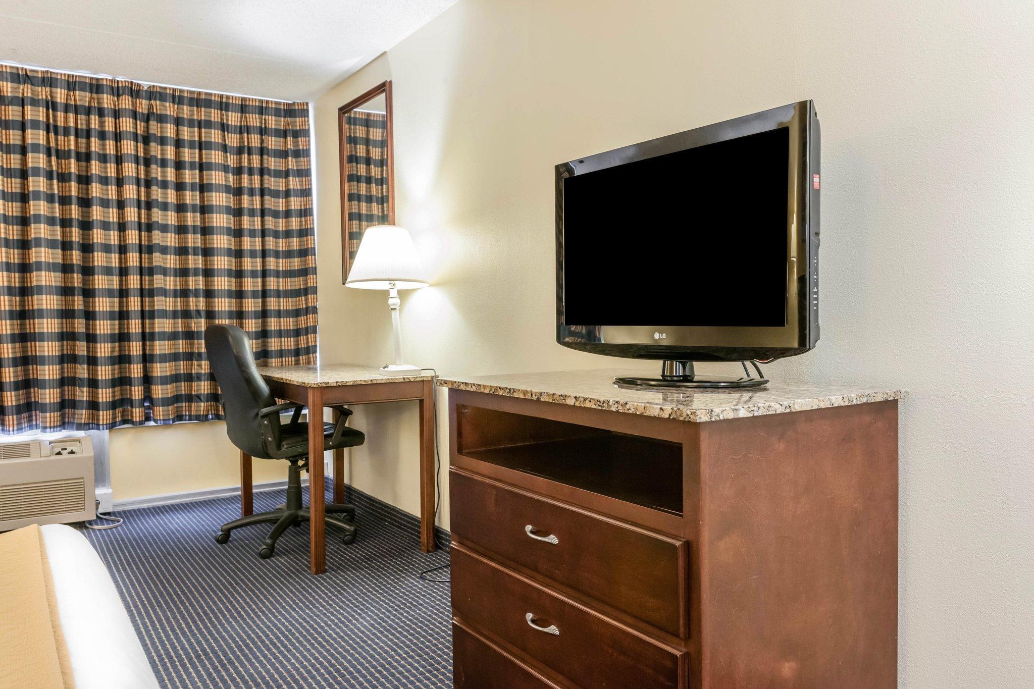 Quality Inn & Suites Lafayette I-65 מראה חיצוני תמונה