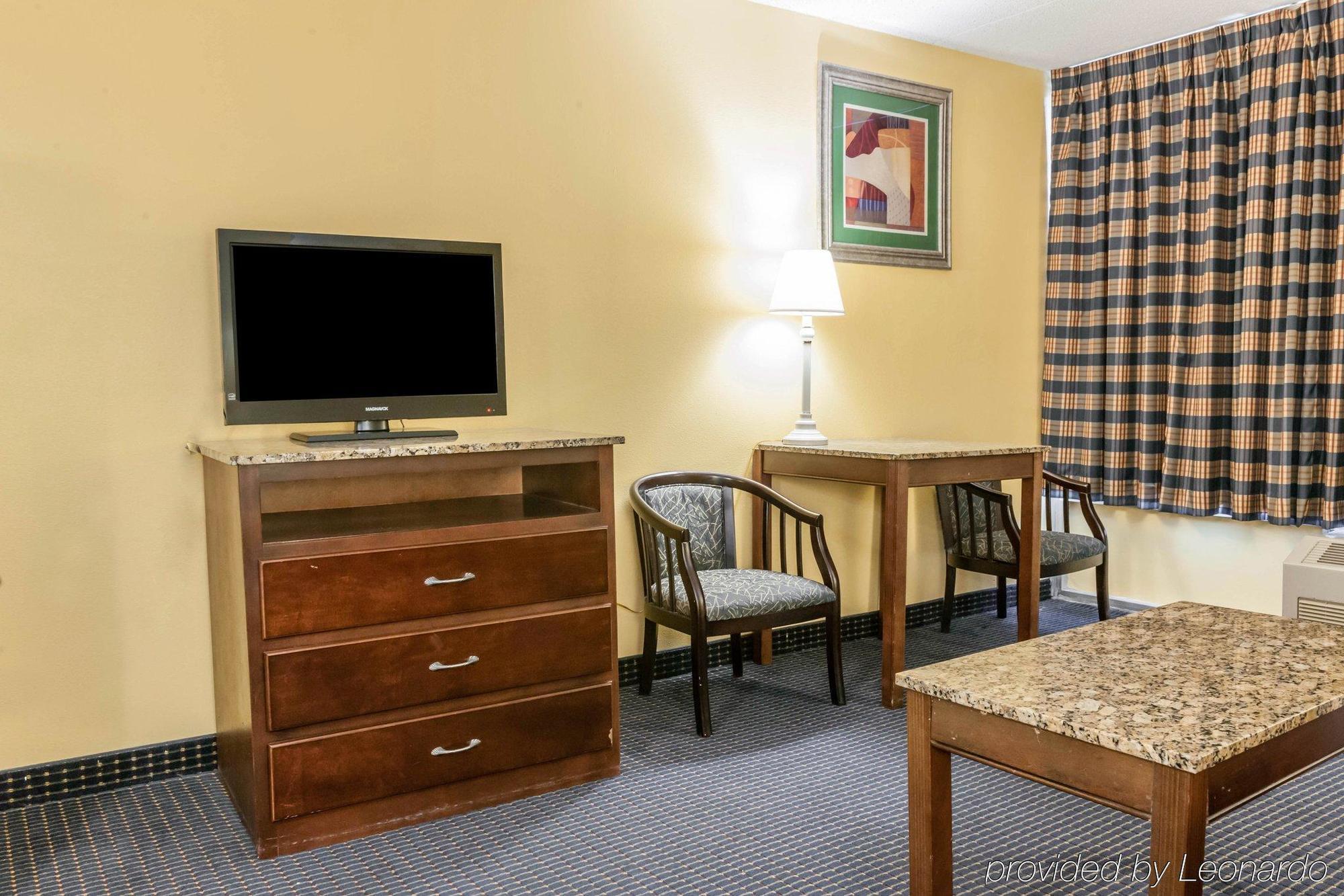 Quality Inn & Suites Lafayette I-65 מראה חיצוני תמונה