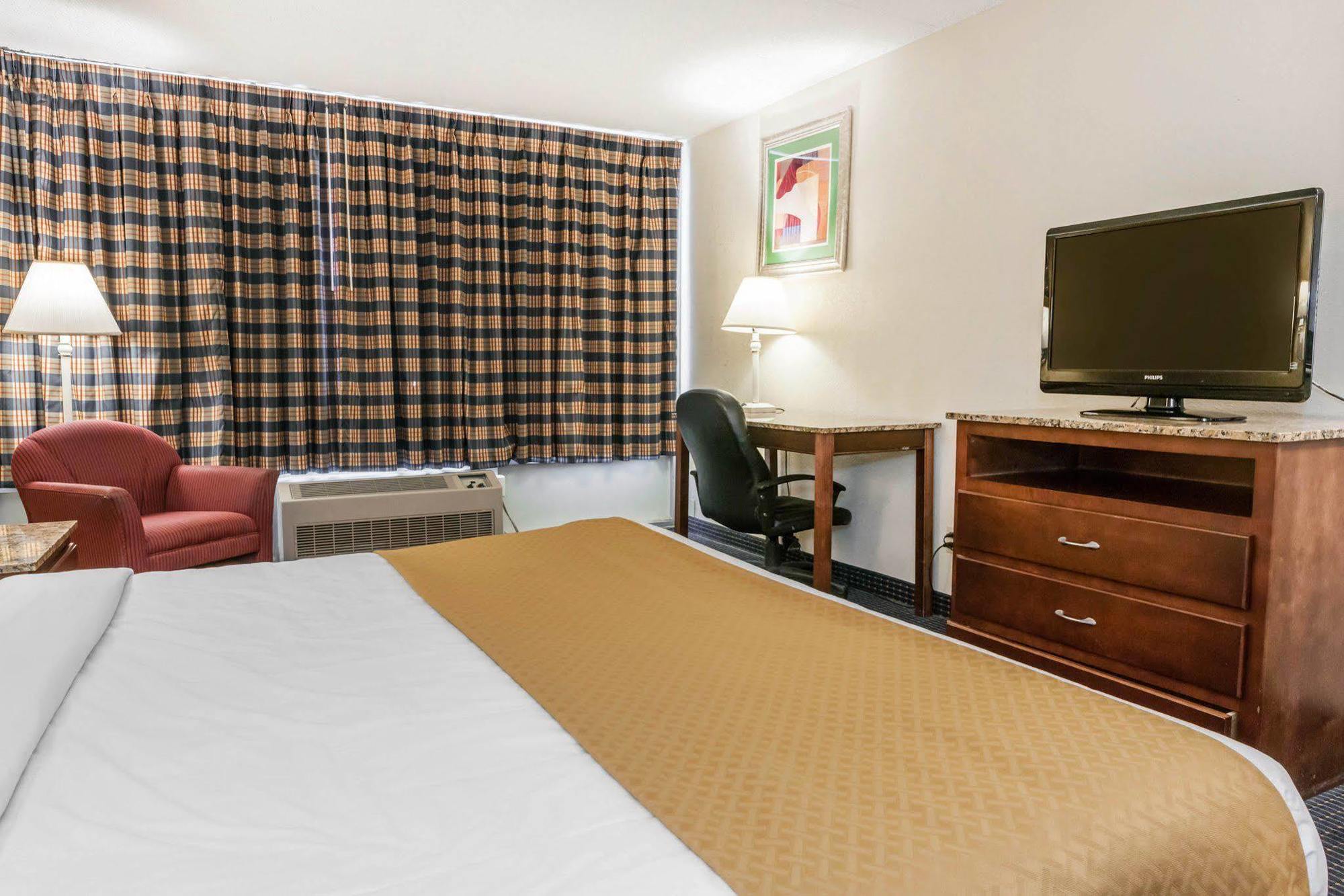 Quality Inn & Suites Lafayette I-65 מראה חיצוני תמונה
