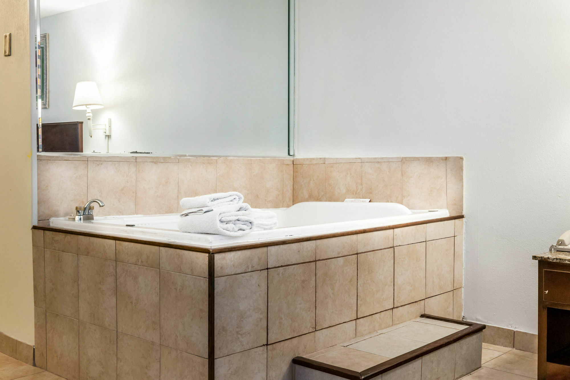 Quality Inn & Suites Lafayette I-65 מראה חיצוני תמונה
